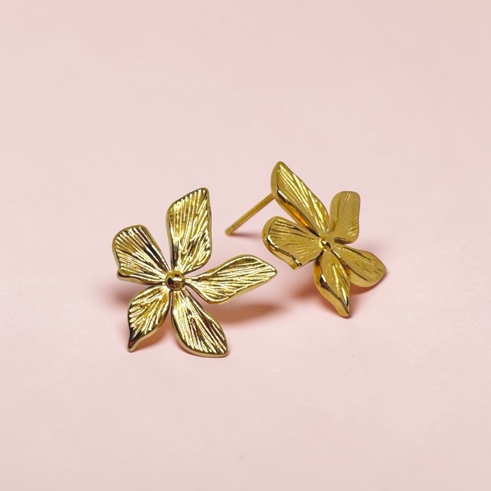 18K Gold Plated Floral Stud Earrings Stainless Steel Tarnish-Free & Waterproof